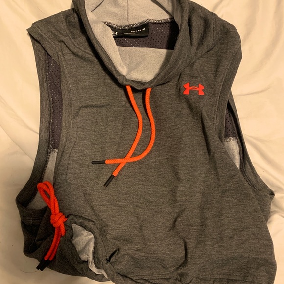 SALE 2/$30 Under Armour Top - Picture 1 of 1